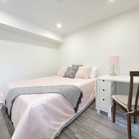 Cozy Room With Private Bath Near Don Mills Subway Toronto Ngoại thất bức ảnh