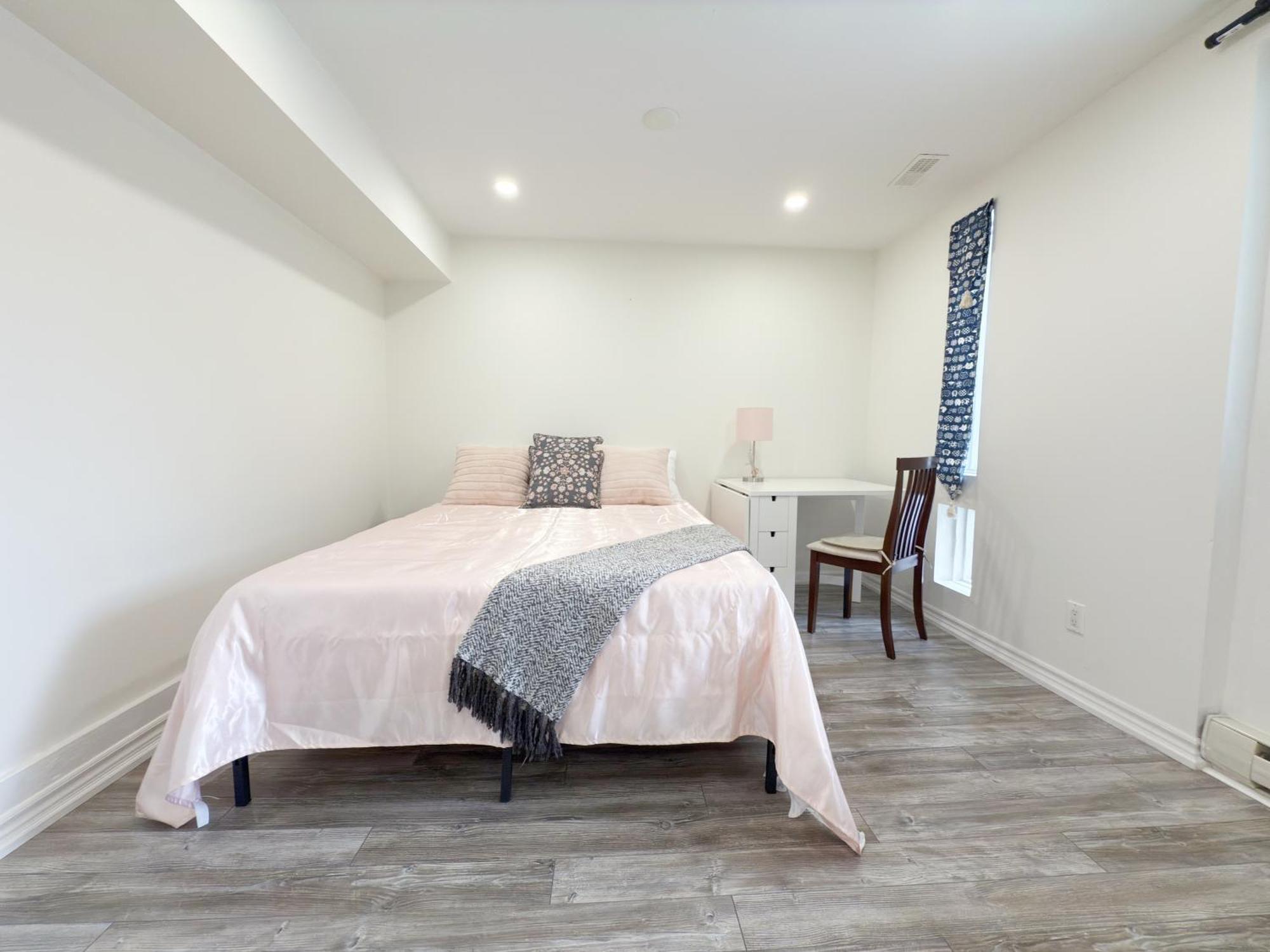 Cozy Room With Private Bath Near Don Mills Subway Toronto Ngoại thất bức ảnh