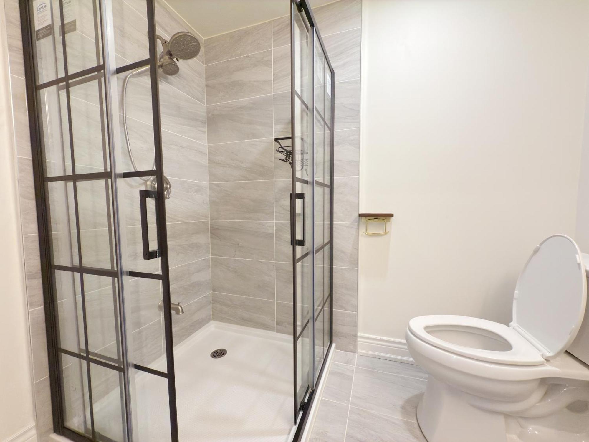 Cozy Room With Private Bath Near Don Mills Subway Toronto Ngoại thất bức ảnh